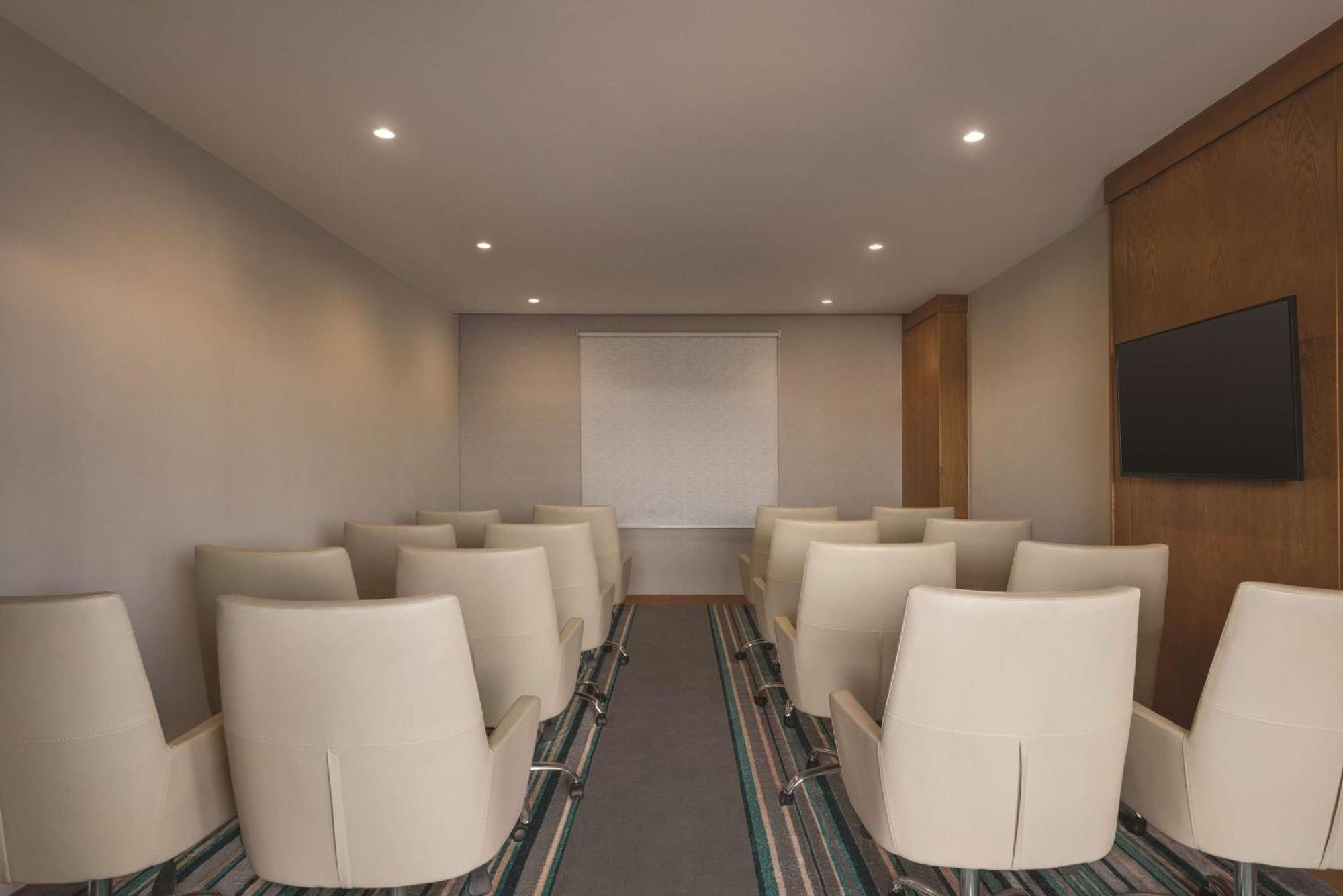 Vivid Hotel, A Member Of Radisson Individuals 5*